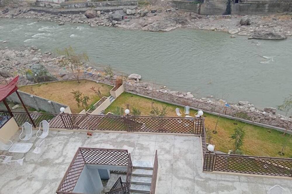 Riveria The Edge Hotel