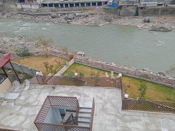 Terrace/patio - Riveria The Edge Hotel (Balakot)