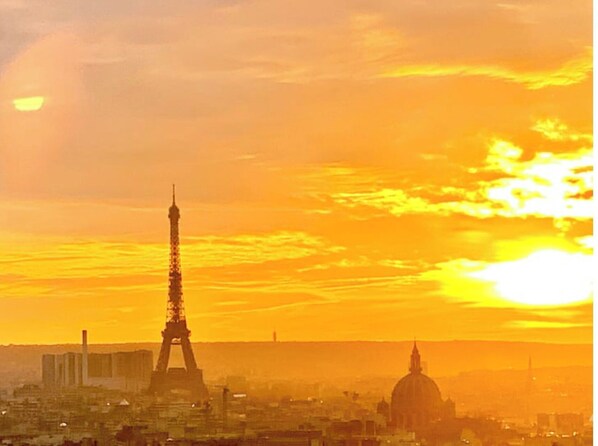 Point of interest - Montmartre Flat With Eiffel Tower View (Paris)