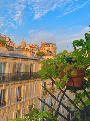 Balcony - Montmartre Flat With Eiffel Tower View (Paris)