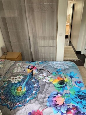 1 chambre, fer et planche à repasser, Wi-Fi gratuit, draps fournis