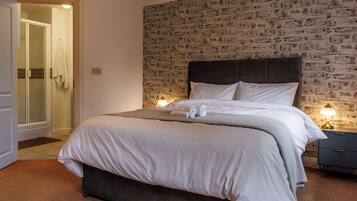 4 Schlafzimmer, Schreibtisch, Bügeleisen/Bügelbrett, kostenloses WLAN