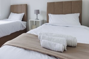 4 Schlafzimmer, Schreibtisch, Bügeleisen/Bügelbrett, kostenloses WLAN