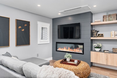 Upscale Duluth Suite / 15 minute drive to Canal Park / Easy Parking / Quiet Area