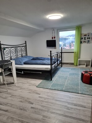 3 Schlafzimmer, Schreibtisch, kostenloses WLAN, Bettwäsche