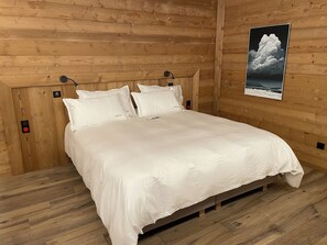 4 dormitorios, cuna de viaje, wifi gratis y ropa de cama