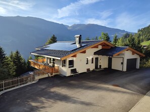 Exterior - Newly built in 2020, modern furnishings, quiet location, 2 bathrooms, sauna (Ramsau im Zillertal)
