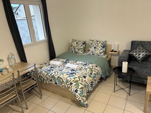1 dormitorio, tabla de planchar con plancha, wifi gratis y ropa de cama