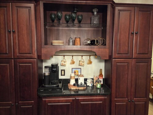 Gorgeous 1908 Estate on 1 acre of land. 6 blocks from Grinnell College.