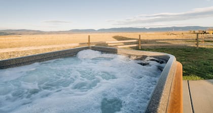 Sunrise Silo - Luxury stay near Bozeman, Montana.