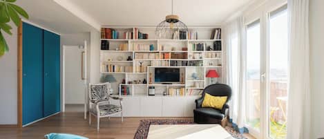 Smart TV, books