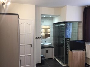 Standard Double or Twin Room | Bathroom - Vulkan Wellness Panzio (Pecs)