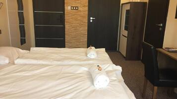 Deluxe Double Room | Desk, free WiFi