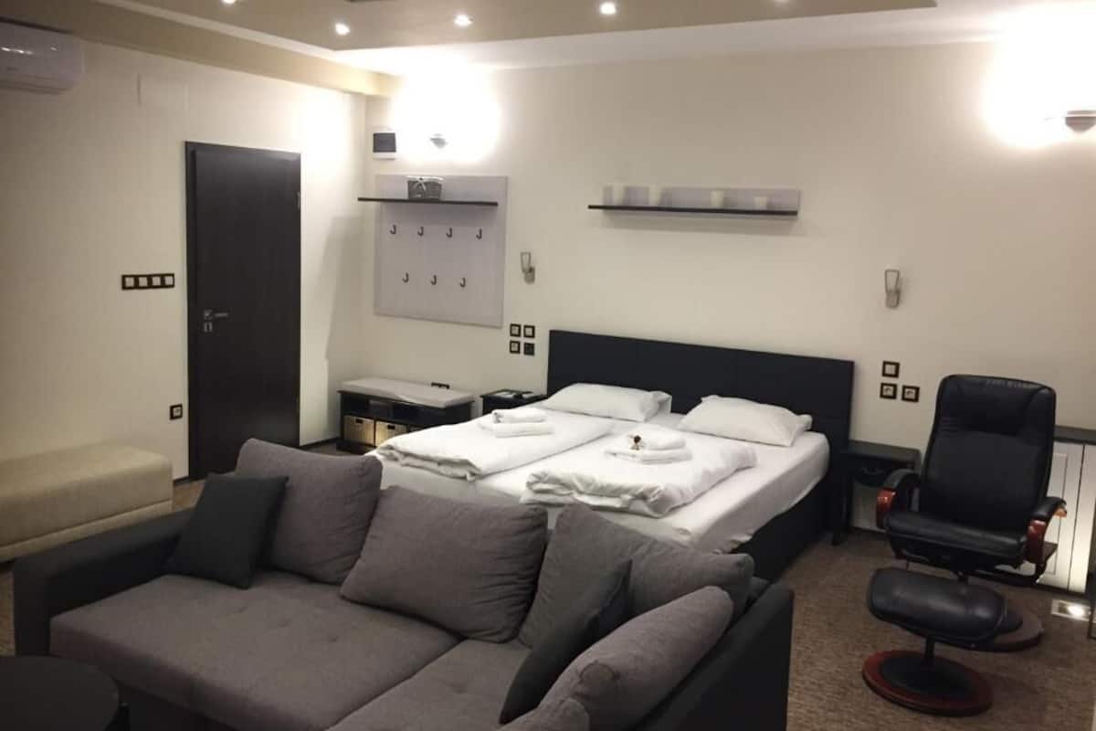 Superior Double Room | Desk, WiFi (free)