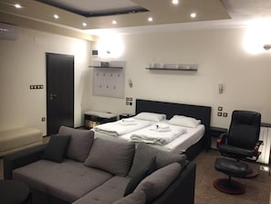 Habitación doble superior | Escritorio y wifi gratis