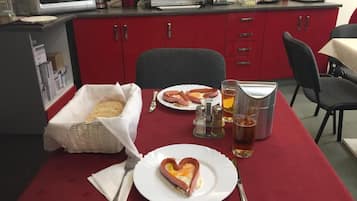 Desayuno buffet (HUF 3855 por persona)