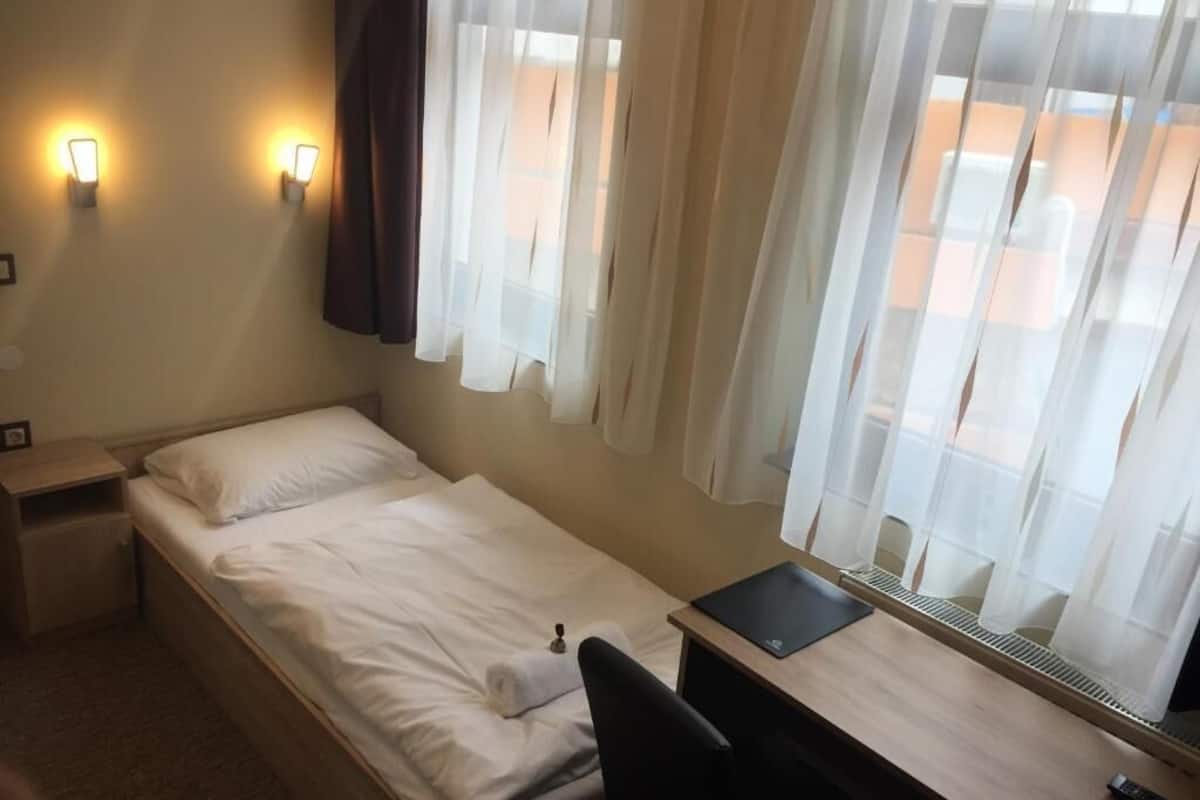 Single Room | Desk, WiFi (free)