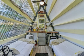 1 bedroom, internet, bed sheets