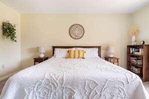 3 bedrooms, desk, iron/ironing board, WiFi
