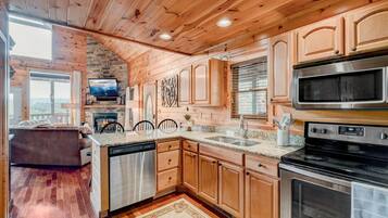 Geladeira, micro-ondas, fogão, cooktop