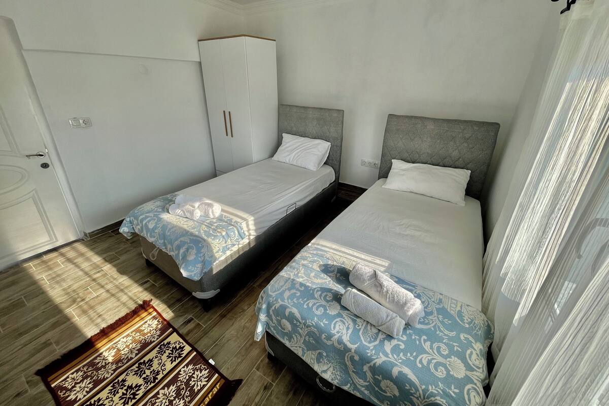 Free WiFi, bed sheets