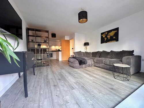 1 -bed Apartment Close to Gatwick Airport