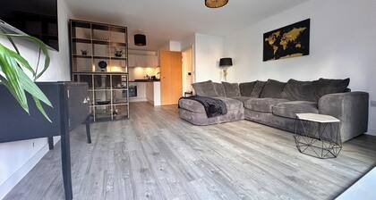 1 -bed Apartment Close to Gatwick Airport