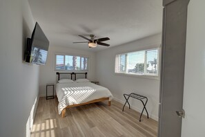 6 bedrooms, iron/ironing board, free WiFi, bed sheets