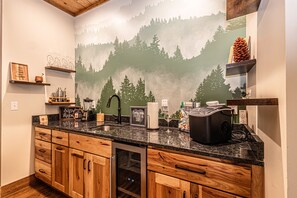 Fridge, microwave, oven, stovetop - RnR Ridge in Bryson City , NC (Swain County)