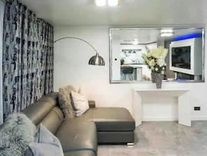 Smart TV y chimenea