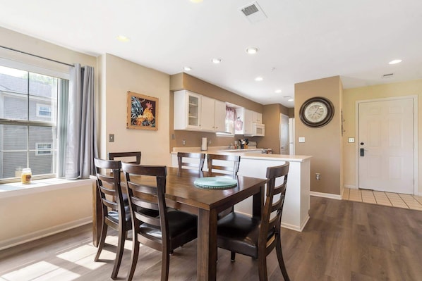 Condo, Multiple Beds, Balcony, Golf View (The Rockford Escape) | Dining