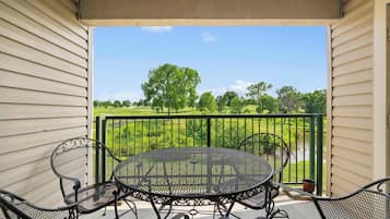 Condo, Multiple Beds, Balcony, Golf View (The Rockford Escape) | Outdoor dining