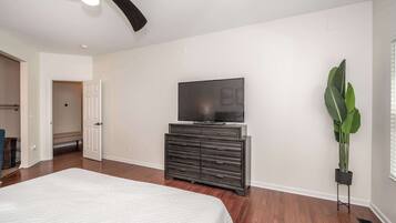 House, Multiple Beds, Kitchen | 3 bedrooms, individually decorated, individually furnished, free WiFi