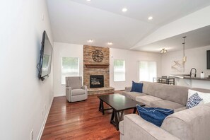 Nhà, nhiều giường, bếp | Khu phòng khách | TV 