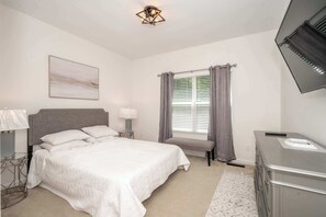 House, Multiple Beds, Kitchen | 3 bedrooms, individually decorated, individually furnished, free WiFi - Urban Escape (Cincinnati)