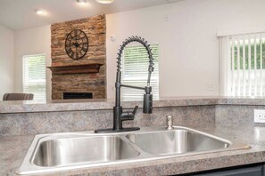 House, Berbilang Katil, Kitchen | Bahagian dalam