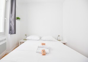 2 bedrooms, iron/ironing board, WiFi, bed sheets