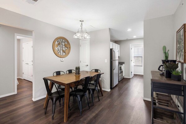 Condo, varias camas, cocina (Urban Farmhouse) | Restaurantes