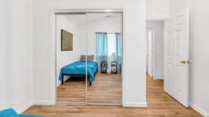House, Multiple Beds, Fireplace, Garden View (University Pastoral) - New Listing University Pastoral (Merced)