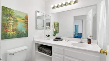 House, Multiple Beds, Fireplace, Garden View (University Pastoral) | Bathroom