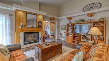 Cabin, Multiple Beds, Hot Tub, Mountain View | Living area | TV, fireplace
