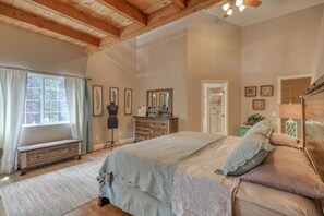 3 habitaciones, decoración personalizada y muebles diferentes 