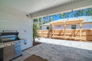 BBQ/picnic Area - Vacay Vibes (Panama City Beach)