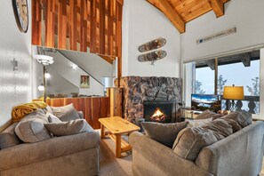 Condo, Multiple Beds, Fireplace, Mountain View (Valley View) | Interior