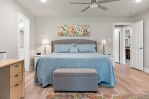 House, Multiple Beds, Hot Tub (Waterside Dream) - Waterside Dream - Waterfront Home on Lake LBJ (Kingsland)