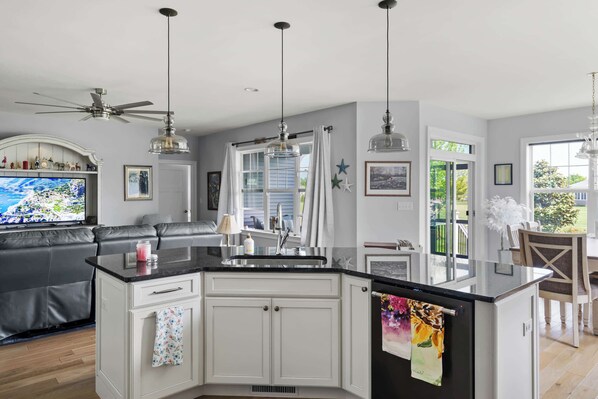 House, Multiple Beds, Patio, Garden View (Villages at Five Points Serenity) | Interior