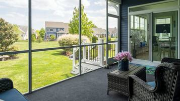 House, Multiple Beds, Patio, Garden View (Villages at Five Points Serenity) | Interior