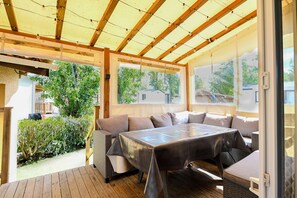 Outdoor dining - Bungalow Tout Confort Avec Piscine à Toboggan Vias Plage Proximité cap Agde (Vias)