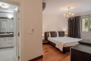 3 habitaciones, tabla de planchar con plancha, cuna de viaje y wifi