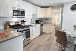 1 bedroom - Updated 1BR House in Glendale With Private Fenced Yard p55 (Glendale)